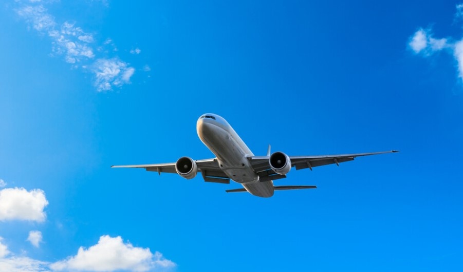 Пътнически самолет бе принуден да се върне на летището от което излетя след